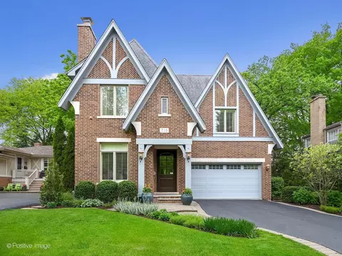 216 S Prospect Ave, Clarendon Hills, IL 60514