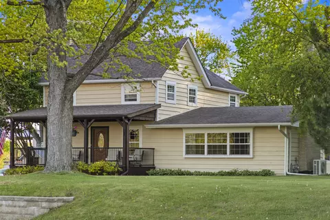 9909 Winn Rd, Spring Grove, IL 60081