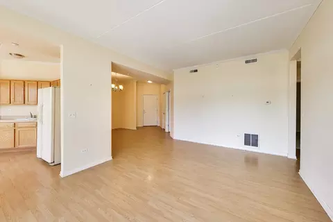 Living - 511 Prestwick Ln #307, Wheeling, IL 60090 photo 3 of 4