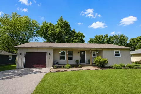 317 Hillside Rd, New Lenox, IL 60451