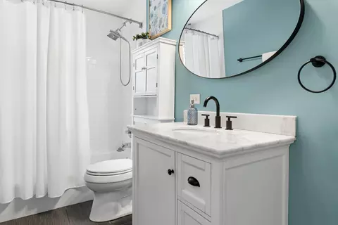 Bath - 1018 Dawes Ave, Wheaton, IL 60189 photo 1 of 2