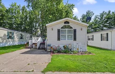 49 Coachman Dr, Monticello, IL 61856