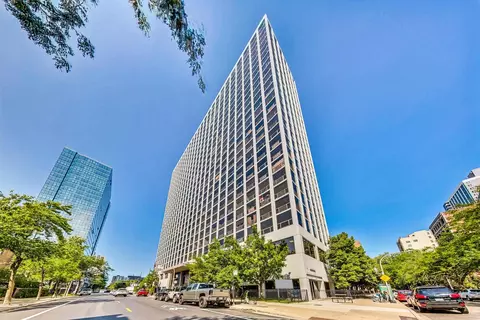 4343 N Clarendon Ave #2717, Chicago, IL 60613