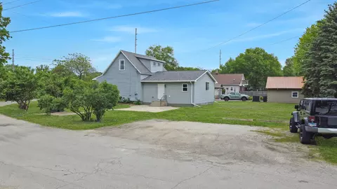 Exterior - 700 E Canal Ave, Ottawa, IL 61350 photo 3 of 3