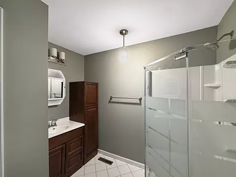 Bath - 700 E Canal Ave, Ottawa, IL 61350 photo 1 of 3
