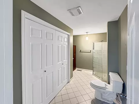 Bath - 700 E Canal Ave, Ottawa, IL 61350 photo 2 of 3