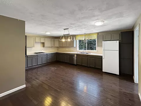 Kitchen - 700 E Canal Ave, Ottawa, IL 61350 photo 1 of 2