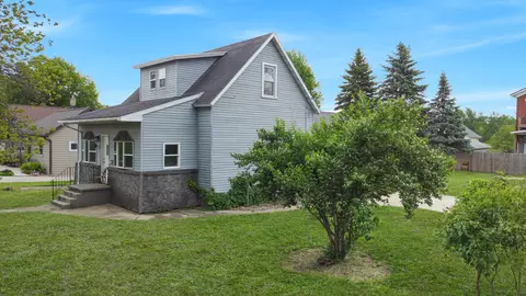 Exterior - 700 E Canal Ave, Ottawa, IL 61350 photo 1 of 3