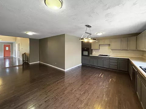 Kitchen - 700 E Canal Ave, Ottawa, IL 61350 photo 2 of 2