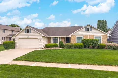 5 Downing Cir, Bloomington, IL 61704