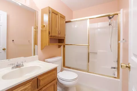 Bath - 5 Downing Cir, Bloomington, IL 61704 photo 2 of 4