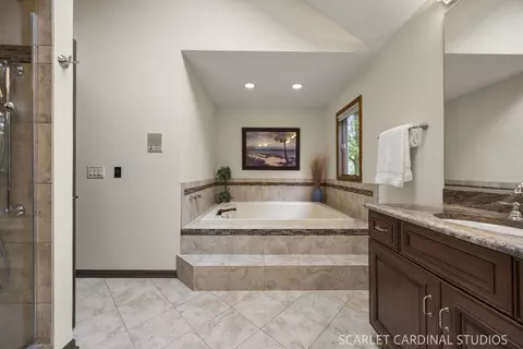 Bath - 809 Glenmore Ct, Naperville, IL 60540 photo 3 of 8