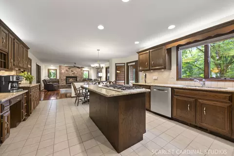 Kitchen - 809 Glenmore Ct, Naperville, IL 60540 photo 3 of 4