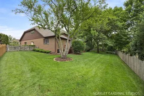 Exterior - 809 Glenmore Ct, Naperville, IL 60540 photo 6 of 7
