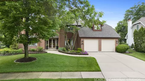 Exterior - 809 Glenmore Ct, Naperville, IL 60540 photo 7 of 7