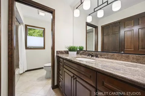 Bath - 809 Glenmore Ct, Naperville, IL 60540 photo 5 of 8