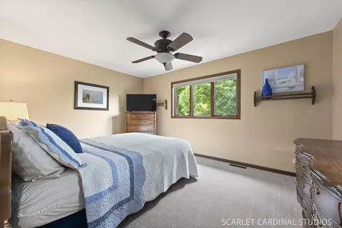 Bedroom - 809 Glenmore Ct, Naperville, IL 60540 photo 4 of 7