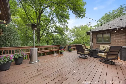 Exterior - 809 Glenmore Ct, Naperville, IL 60540 photo 4 of 7