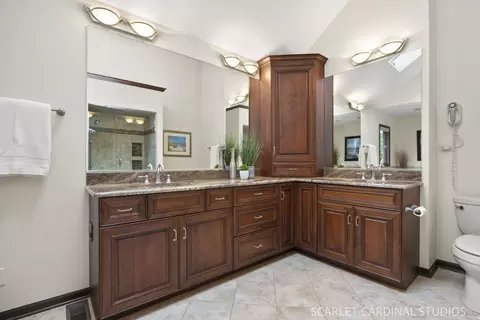 Bath - 809 Glenmore Ct, Naperville, IL 60540 photo 2 of 8