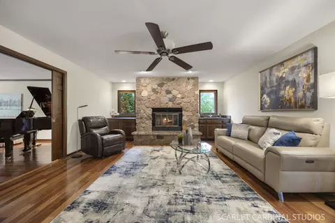 Living - 809 Glenmore Ct, Naperville, IL 60540 photo 3 of 5