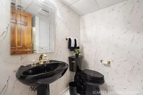 Bath - 809 Glenmore Ct, Naperville, IL 60540 photo 7 of 8