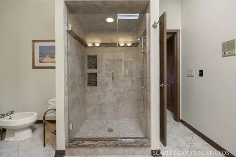 Bath - 809 Glenmore Ct, Naperville, IL 60540 photo 4 of 8