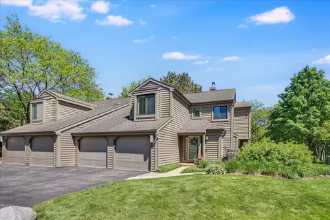 669 Golf Ln #669, Lake Barrington, IL 60010