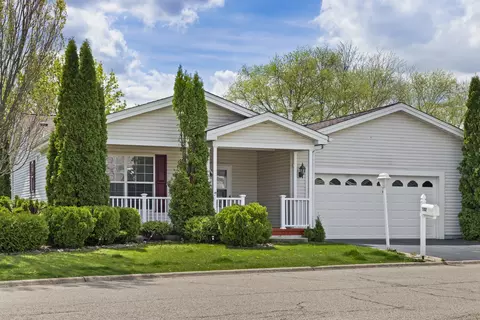 102 Hitching Post Ln, Grayslake, IL 60030