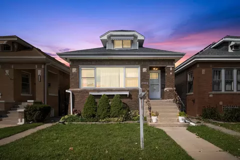 2936 N Kenneth Ave, Chicago, IL 60641