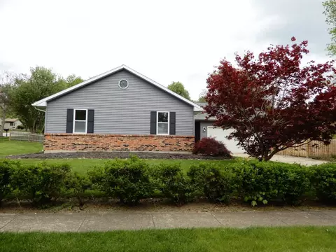 Exterior - 62 Alice St, Algonquin, IL 60102 photo 2 of 5