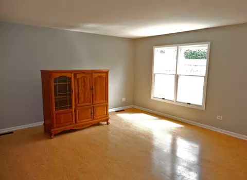 Living - 62 Alice St, Algonquin, IL 60102 photo 1 of 1