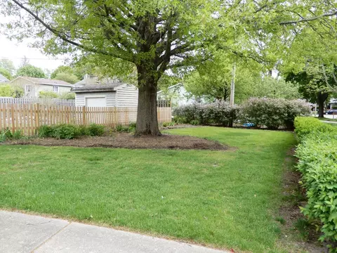 Exterior - 62 Alice St, Algonquin, IL 60102 photo 4 of 5