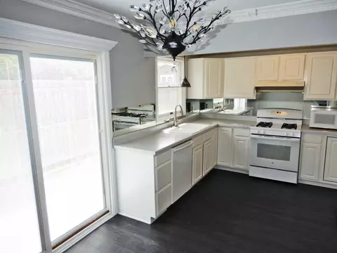 Kitchen - 62 Alice St, Algonquin, IL 60102 photo 1 of 1