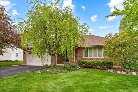 1281 Tracie Dr, Lake Zurich, IL 60047