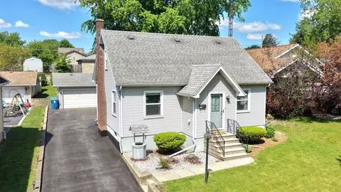 1609 N Hickory St, Crest Hill, IL 60403