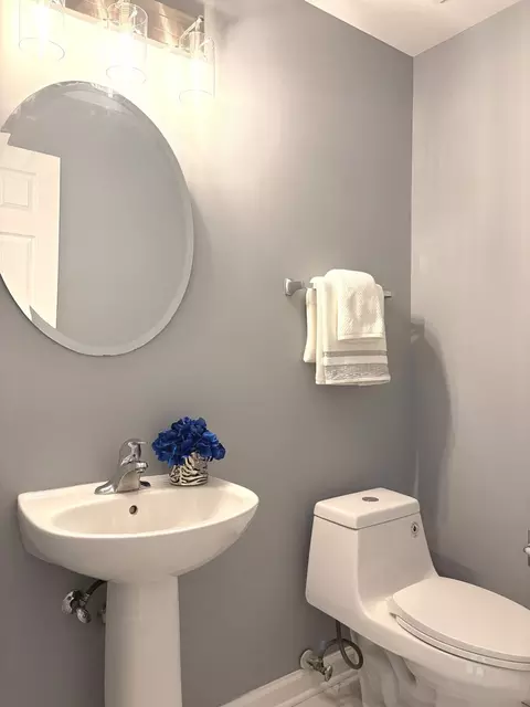 Bath - 2912 Falling Waters Ln, Lindenhurst, IL 60046 photo 1 of 5