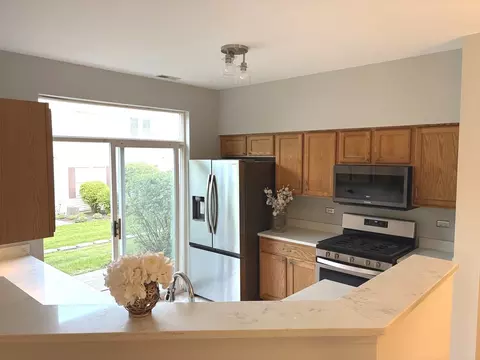 Kitchen - 2912 Falling Waters Ln, Lindenhurst, IL 60046 photo 2 of 4