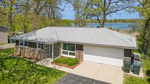 1806 Hazelwood Dr, Lindenhurst, IL 60046