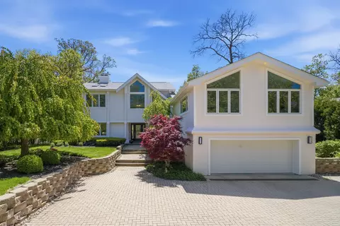 124 Ravinoaks Ln, Highland Park, IL 60035