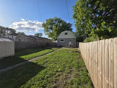 Exterior - 904 E Macon St, Clinton, IL 61727 photo 3 of 3