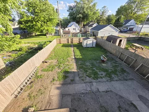Exterior - 904 E Macon St, Clinton, IL 61727 photo 2 of 3