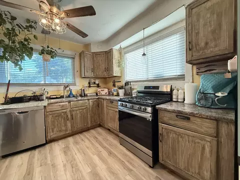 Kitchen - 904 E Macon St, Clinton, IL 61727 photo 1 of 1