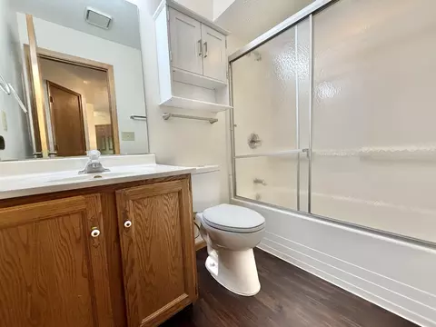 Bath - 4155 Split Leaf Dr, Loves Park, IL 61111 photo 1 of 2