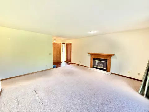Living - 4155 Split Leaf Dr, Loves Park, IL 61111 photo 3 of 4