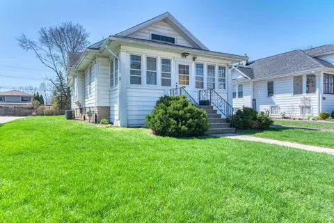 904 Caton Ave, Joliet, IL 60435