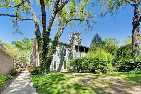 1520 Stonebridge Trl #2-1, Wheaton, IL 60189