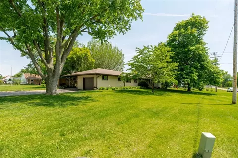 607 N Mill St, Le Roy, IL 61752
