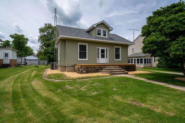 311 S Main St, Flanagan, IL 61740