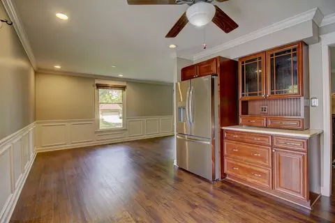 Living - 2266 Durham Dr, Wheaton, IL 60189 photo 3 of 5