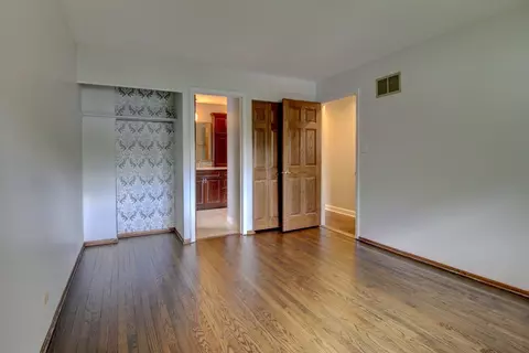 Bedroom - 2266 Durham Dr, Wheaton, IL 60189 photo 2 of 4